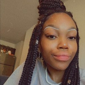 Meet your Posher, Destinee